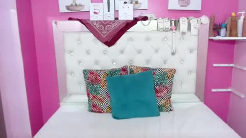 Snapshot of emily_beltonn chatting on 12.31.24 online show from 12.31.24