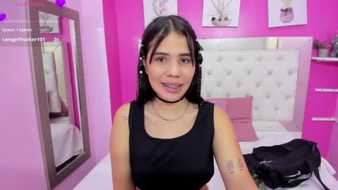 Snapshot of emily_beltonn chatting on 02.02.25 online show from 02.02.25