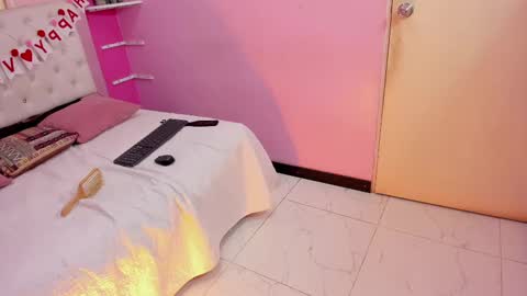 Snapshot of emily_beltonn chatting on 02.12.25 online show from 02.12.25