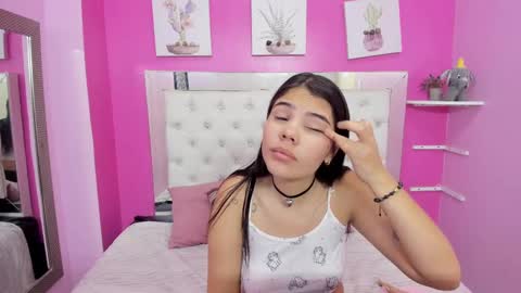 Snapshot of emily_beltonn chatting on 02.23.25 online show from 02.23.25