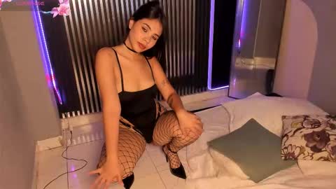 Snapshot of emily_beltonn chatting on 10.11.25 online show from 10.11.25