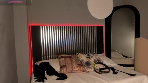 Snapshot of emily_beltonn chatting on 10.17.25 online show from 10.17.25