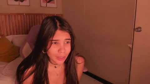 Snapshot of emily_beltonn chatting on 11.10.25 online show from 11.10.25