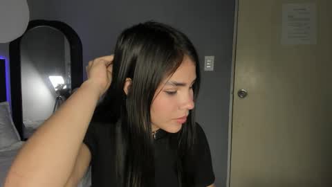 Snapshot of emily_beltonn chatting on 11.21.25 online show from 11.21.25