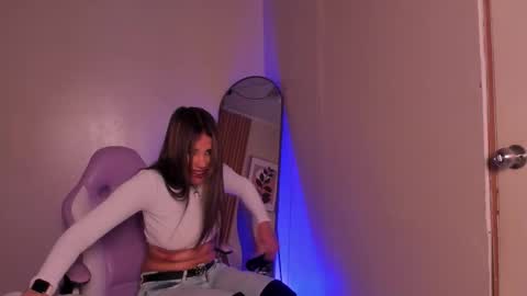 Snapshot of emily_beltonn chatting on 02.03.26 online show from 02.03.26