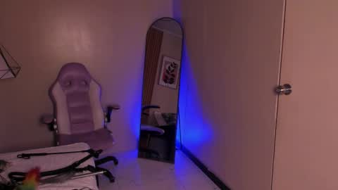 Snapshot of emily_beltonn chatting on 02.04.26 online show from 02.04.26