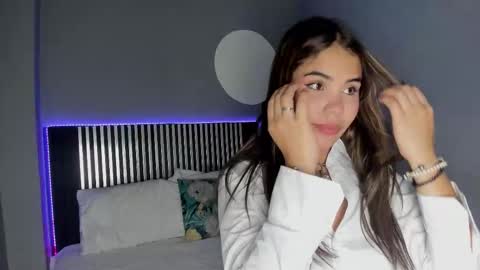 Snapshot of emily_beltonn chatting on 02.12.26 online show from 02.12.26