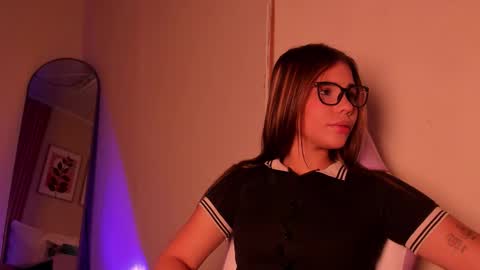 Snapshot of emily_beltonn chatting on 02.19.26 online show from 02.19.26