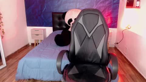 Snapshot of emily_carter19 chatting on 12.27.24 Emily Carter online show from 12.27.24