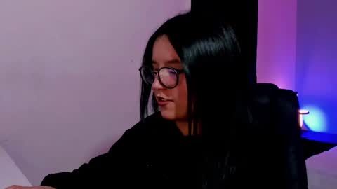 Snapshot of emily_carter19 chatting on 03.08.25 Emily Carter online show from 03.08.25