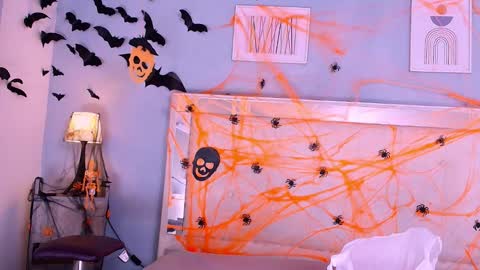 emily_castillo1_ online show from 10.31.25