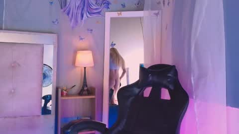 emily_castillo1_ online show from 04.01.26