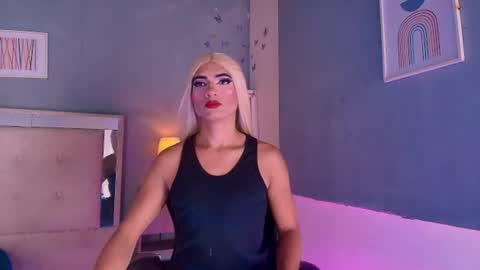 Snapshot of emily_castillo1_ chatting on 06.23.26 emily_castillo1_ online show from 06.23.26