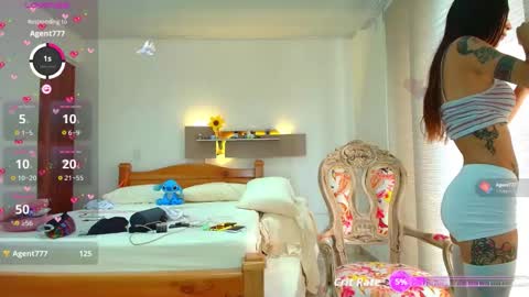 Snapshot of emily_foru chatting on 11.05.25 emily_foru online show from 11.05.25