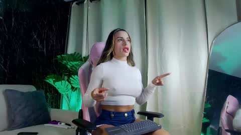 Snapshot of emily_foxx01 chatting on 03.24.26 Emily foxx01 online show from 03.24.26