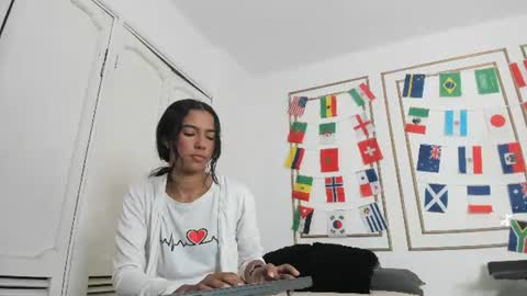 Snapshot of emily_gaviria1 chatting on 06.18.26 emily_gaviria1 online show from 06.18.26