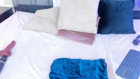 Emi  online show from 02.06.25