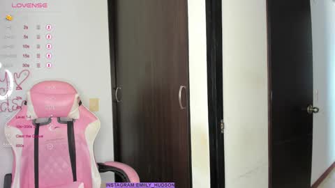 Snapshot of emily_huddson_ chatting on 12.17.24 independet model online show from 12.17.24