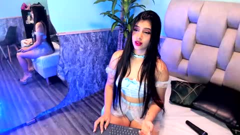 Snapshot of emily_jones3 chatting on 02.13.25 Emily online show from 02.13.25