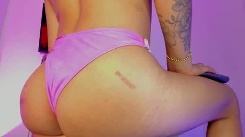 Snapshot of emily_lady20 chatting on 02.22.25 emily lady20 Independient modelIndependiente online show from 02.22.25