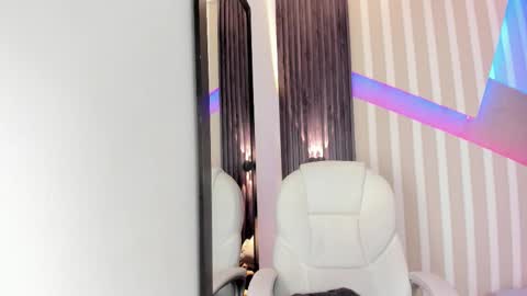 Emily online show from 10.04.25