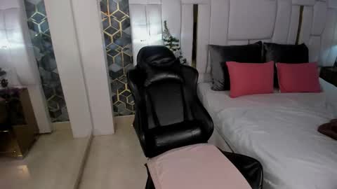 Emily online show from 12.16.25