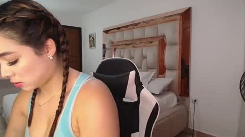 Snapshot of emily_poarch chatting on 03.04.26 emily online show from 03.04.26