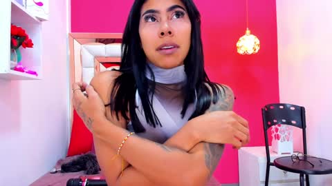 Snapshot of emily_sexy3 chatting on 02.08.25 Emily online show from 02.08.25