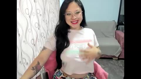 emily_vixen_ online show from 11.25.25