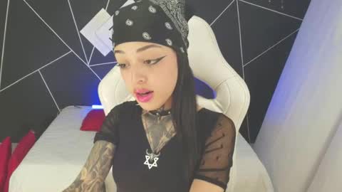 Snapshot of emilydaft chatting on 09.11.25 fari online show from 09.11.25