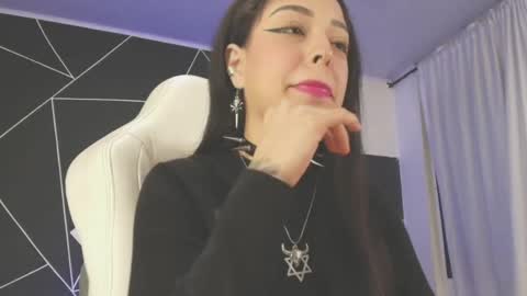 Snapshot of emilydaft chatting on 09.18.25 fari online show from 09.18.25