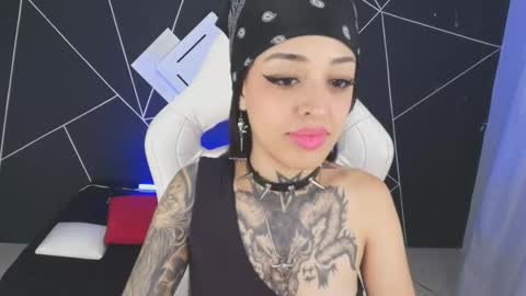 Snapshot of emilydaft chatting on 10.23.25 fari online show from 10.23.25