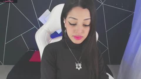 Snapshot of emilydaft chatting on 11.08.25 fari online show from 11.08.25