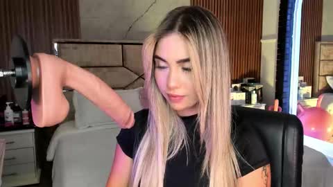 Emily Hendrix online show from 09.20.25