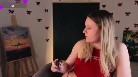 Snapshot of emilyhewell chatting on 02.14.26 Emi online show from 02.14.26