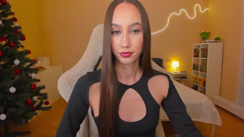 Snapshot of emilyhoston chatting on 01.10.25 Alina online show from 01.10.25