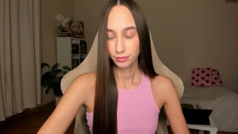 Snapshot of emilyhoston chatting on 10.23.25 Alina online show from 10.23.25