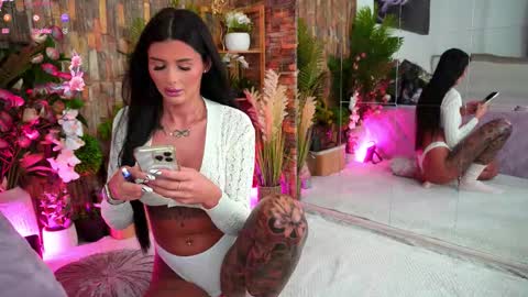 Snapshot of emilyhudsson chatting on 09.09.25 Emily  online show from 09.09.25