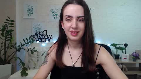 Emyli online show from 01.11.25