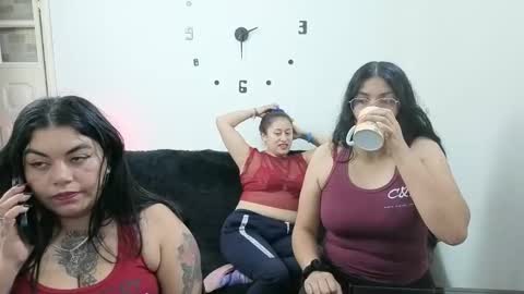 Snapshot of emilyriskhot chatting on 05.08.26 emily friends online show from 05.08.26
