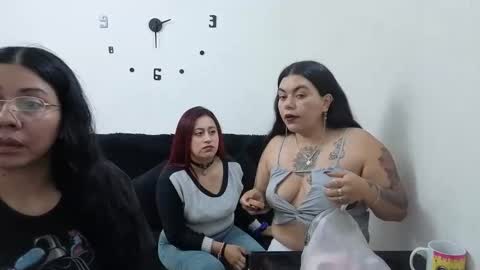 Snapshot of emilyriskhot chatting on 05.09.26 emily friends online show from 05.09.26
