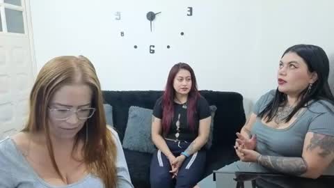 Snapshot of emilyriskhot chatting on 06.25.26 emily friends online show from 06.25.26