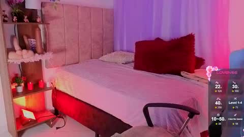 Snapshot of emilyrousex chatting on 11.22.25 emilyrousex online show from 11.22.25