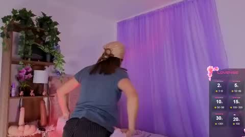 Snapshot of emilyrousex chatting on 11.30.25 emilyrousex online show from 11.30.25