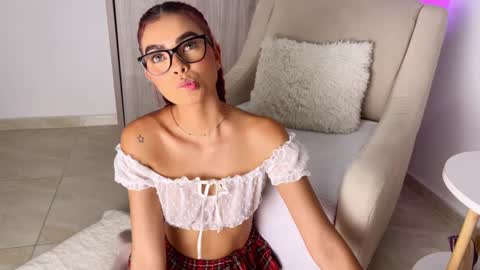 Snapshot of emilytolson_ chatting on 09.10.25 Emily online show from 09.10.25