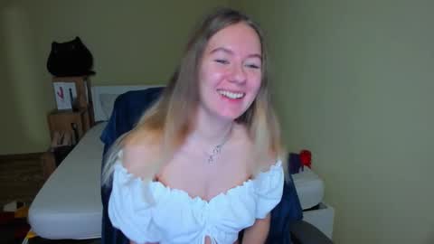Snapshot of emilyy____ chatting on 02.12.25 Emily online show from 02.12.25