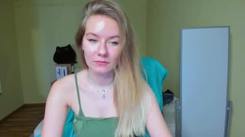 Snapshot of emilyy____ chatting on 02.19.25 Emily online show from 02.19.25
