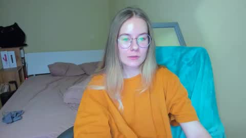 Snapshot of emilyy____ chatting on 02.21.25 Emily online show from 02.21.25
