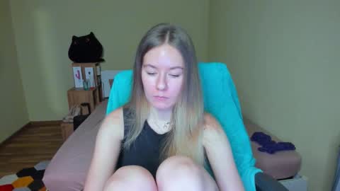 Snapshot of emilyy____ chatting on 02.23.25 Emily online show from 02.23.25
