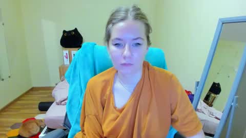 Snapshot of emilyy____ chatting on 02.25.25 Emily online show from 02.25.25